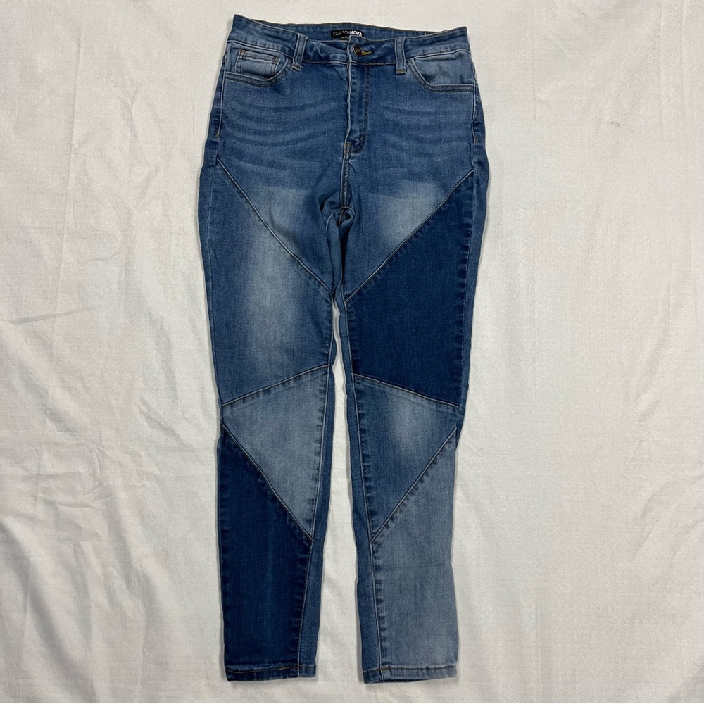 Fashion nova ladies “ stay in line” medium wash jeans size 11